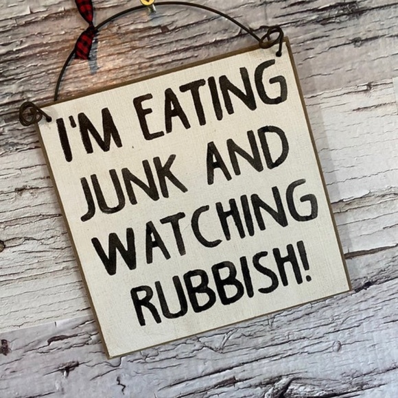 Home alone sign farmhouse holiday decor - Picture 2 of 2